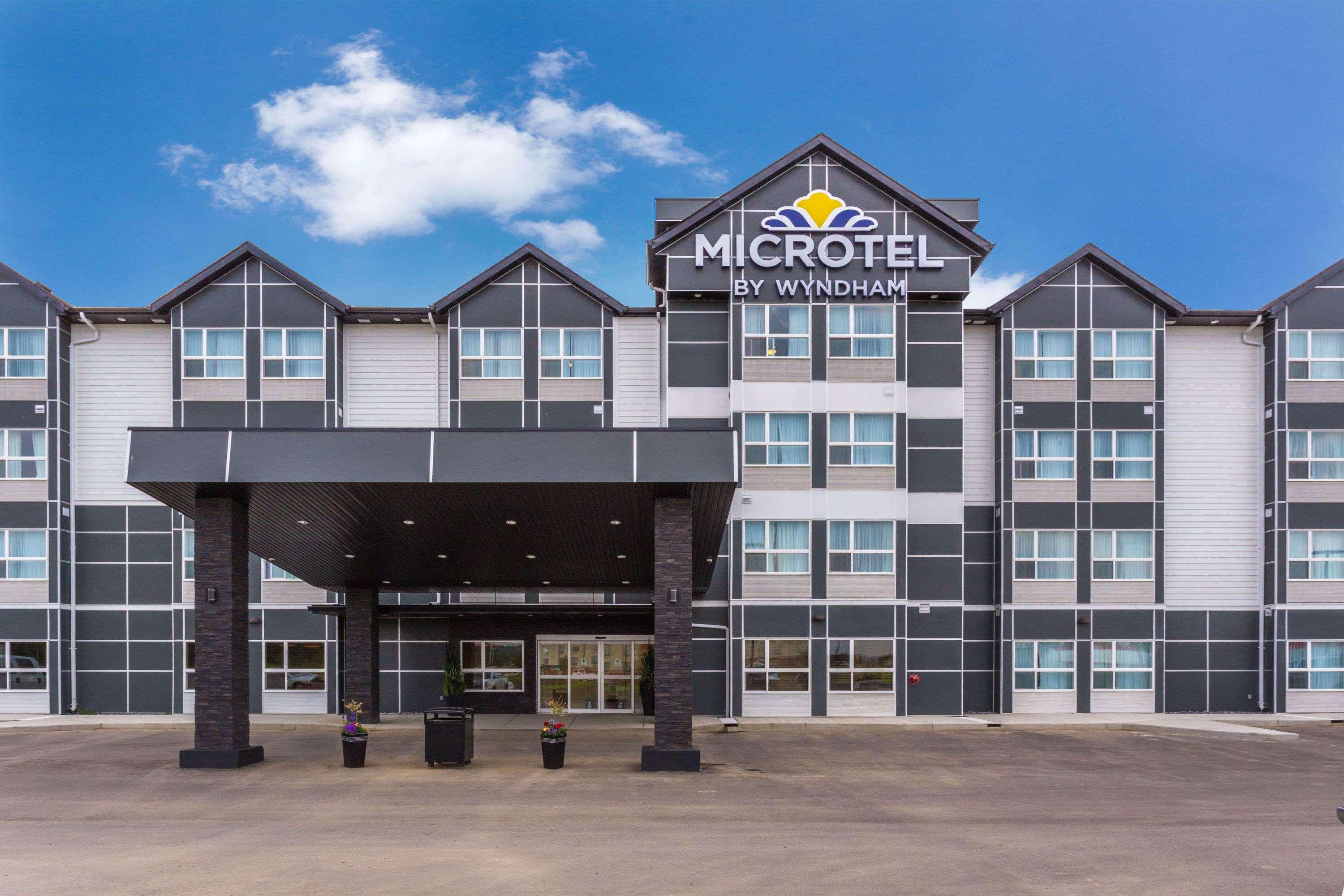 Microtel Inn & Suites By Wyndham Whitecourt Exterior photo