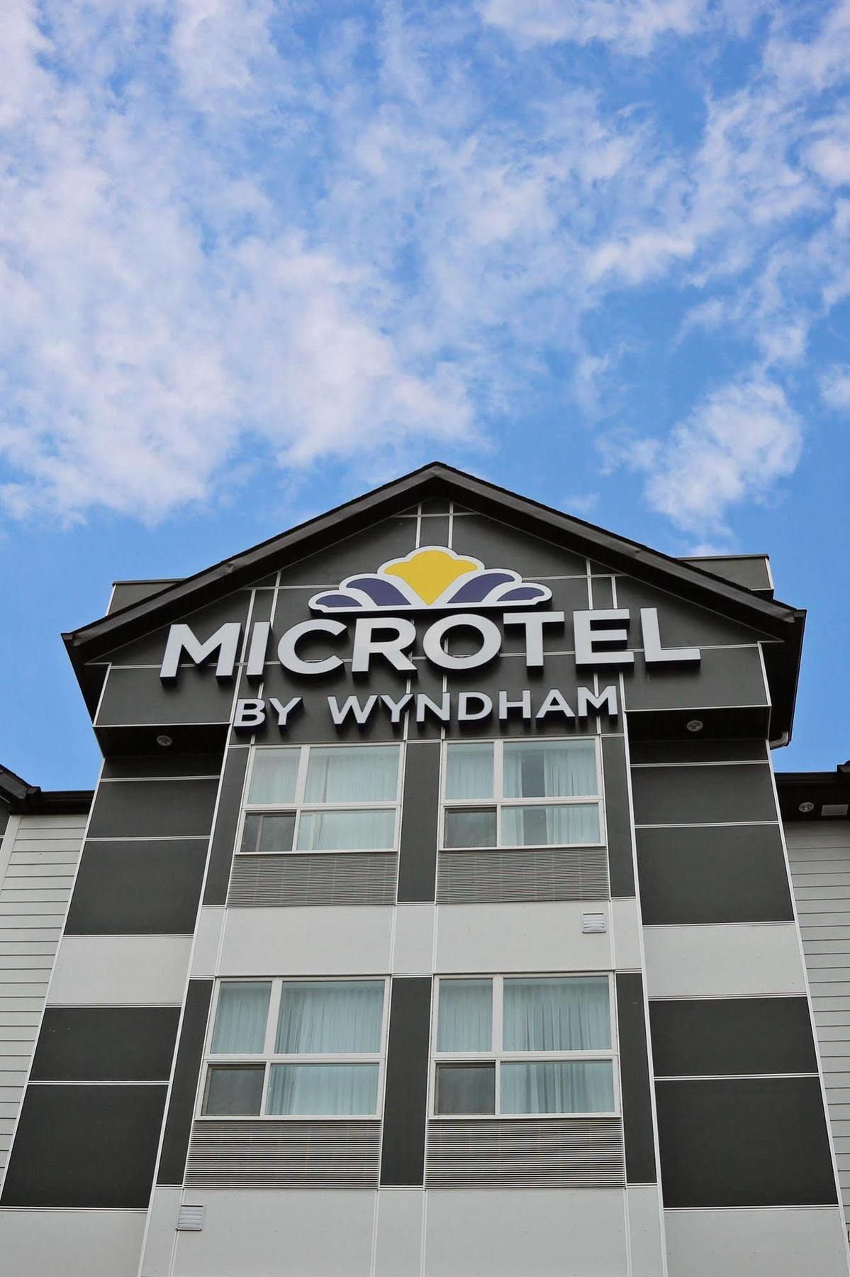 Microtel Inn & Suites By Wyndham Whitecourt Exterior photo