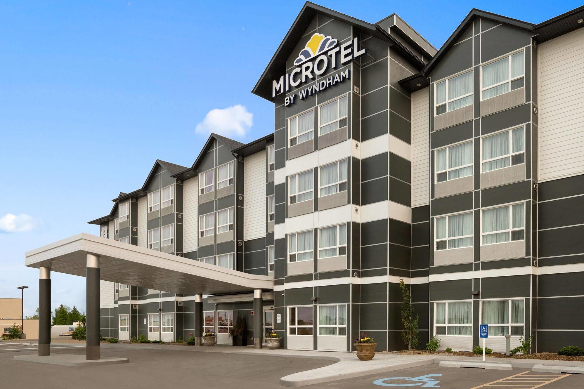 Microtel Inn & Suites By Wyndham Whitecourt Exterior photo